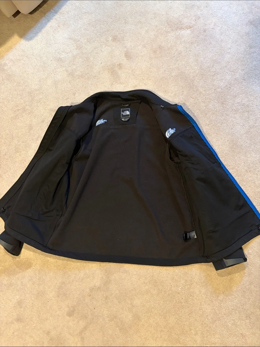 XL The North Face black jacket with blue accents